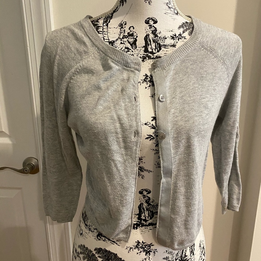 American Eagle 3 button short cardigan